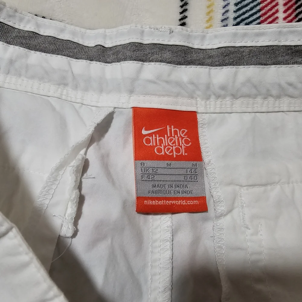 Womens White Nike shorts size 8 - Picture 5 of 6